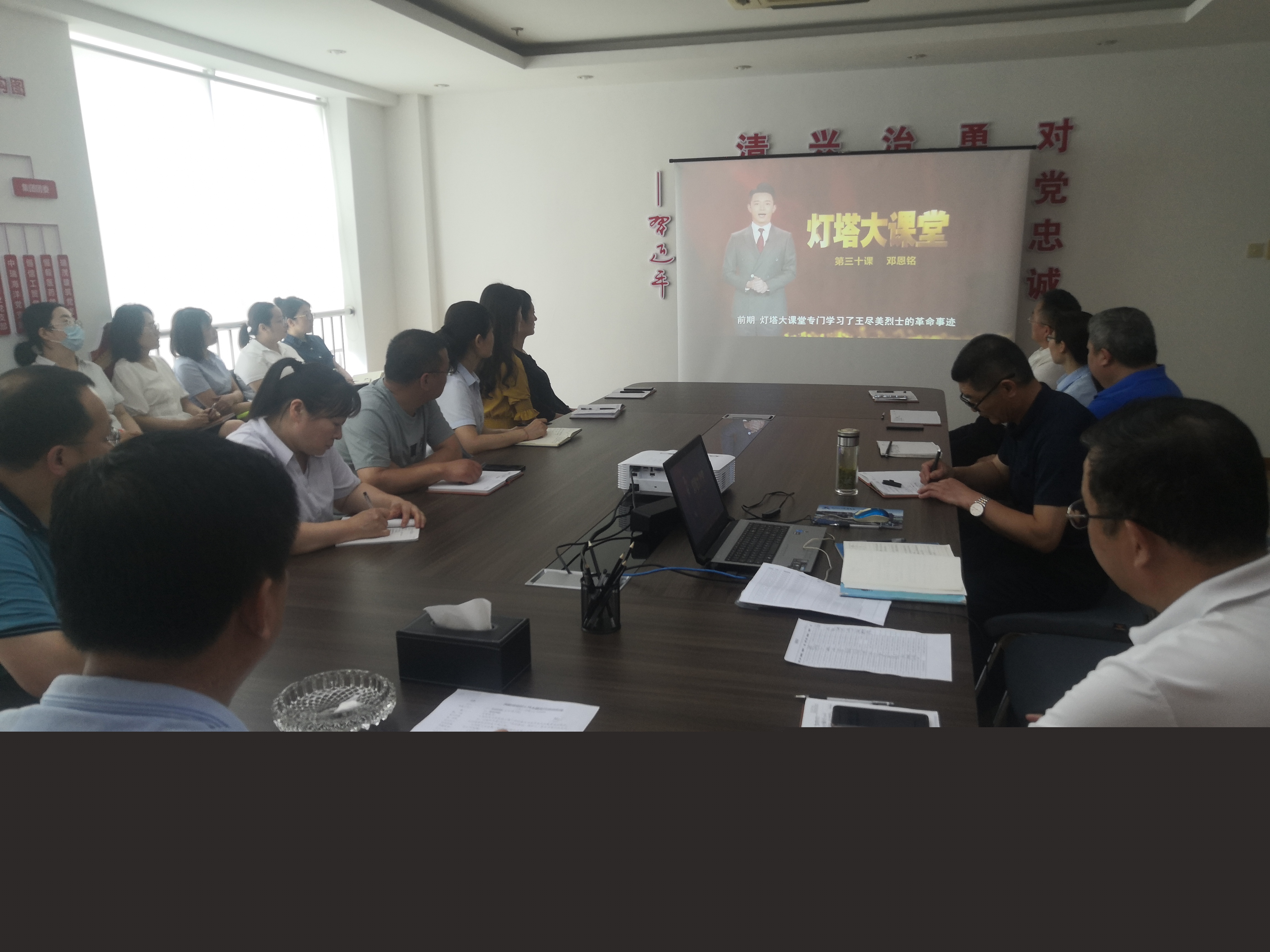 <b>�������� ��ӛʹ���O���𼯈F�hί�M�����}�h�ջ��</b>