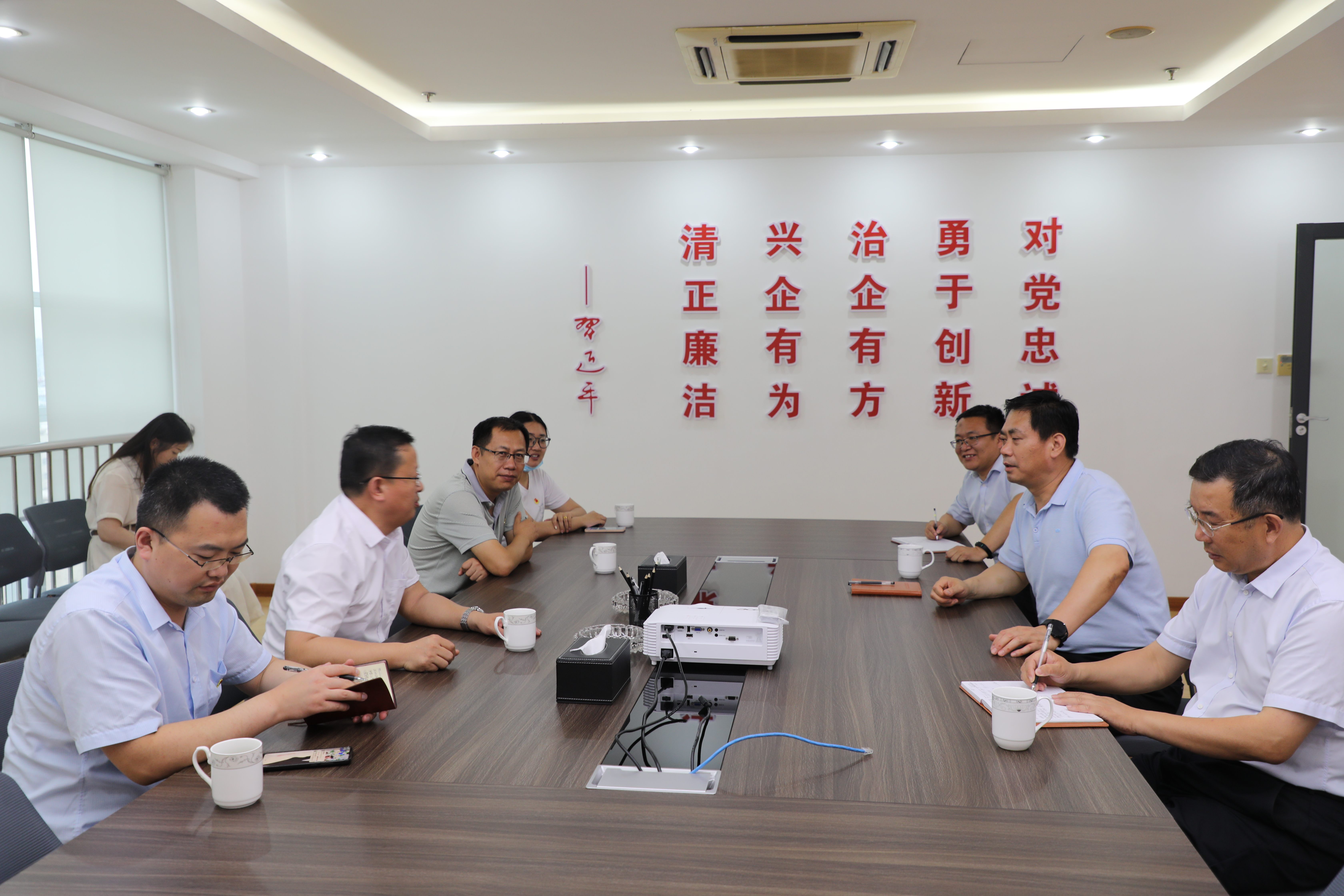 <b>��ί���¹�ί������ӛ������һ�и����𼯈F�z��ָ���h������</b>